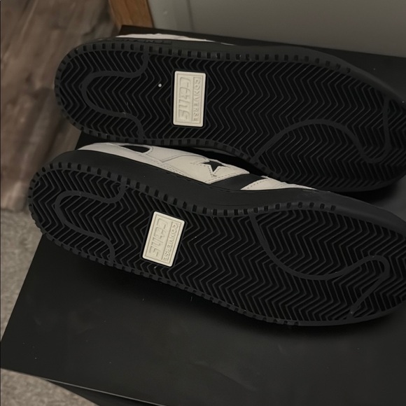 Men's Black and White Sneakers Comverse, BRAND NEW, NEVER WORN, SIZE 13 - Picture 5 of 11